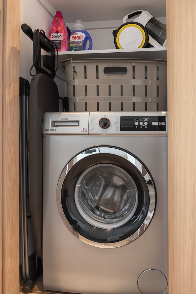 JVC Gem 2BR w maidsroom - Oakley Square