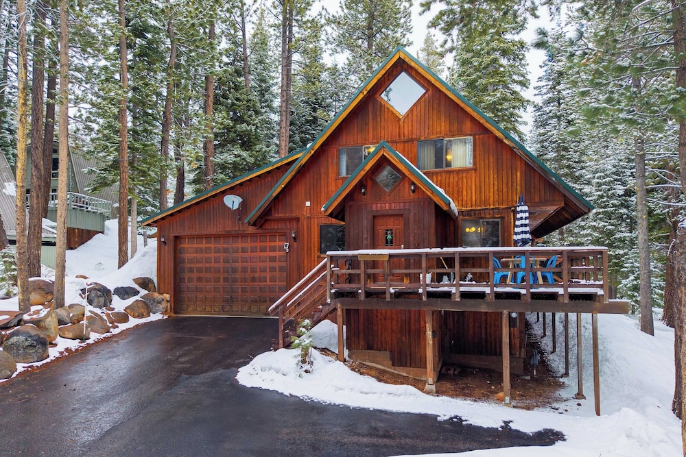 Private Deck, Fireplace, and Ski Access Near Northstar The Lazy Bear