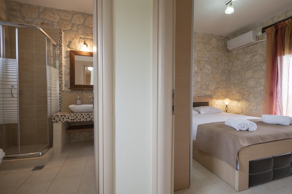 Artis Villa by Rentals Pro