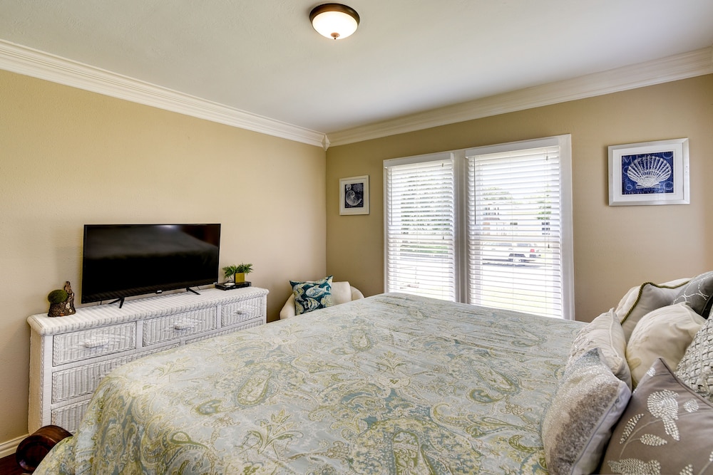 2 Mi to Beach: Galveston Vacation Rental!