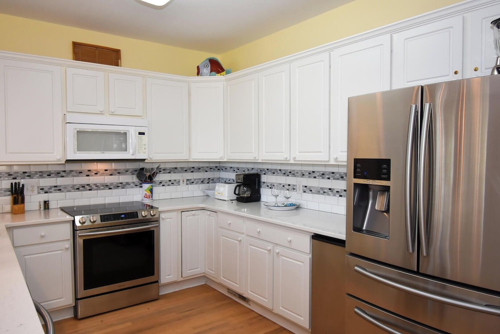 Spacious 4-bed, 4-bath Home in the Heart of Fripp Island