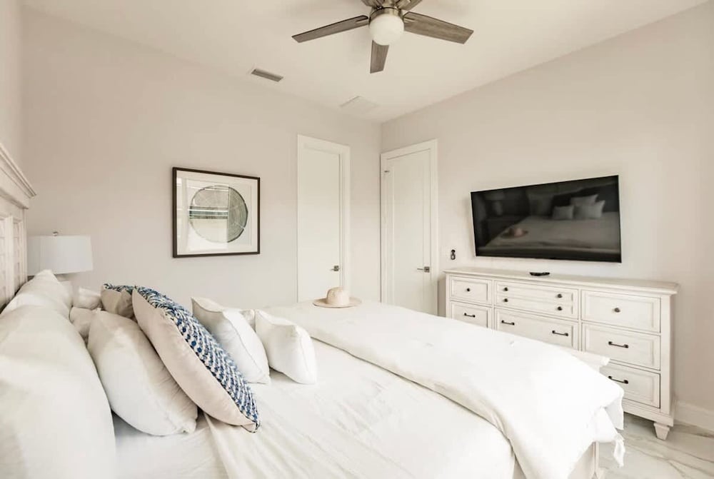 Exquisite Vanderbilt Beach Luxury Getaway