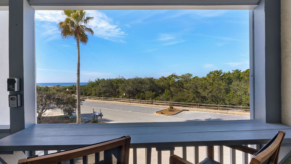 Palm Sounds: Gulf Views & Easy Beach Access!