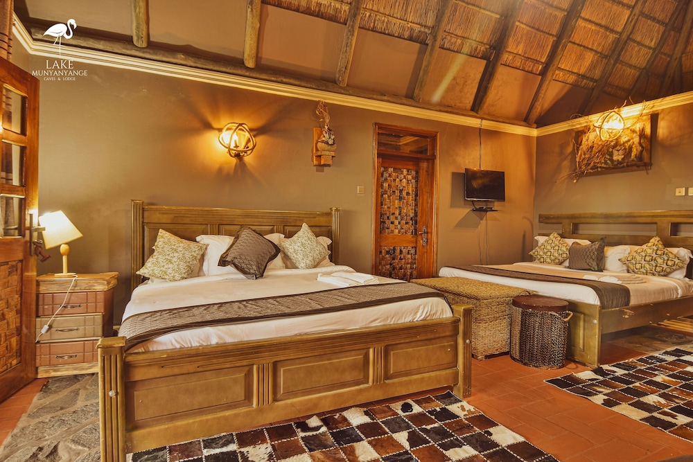 Lake Munyanyange Caves Lodge view 4
