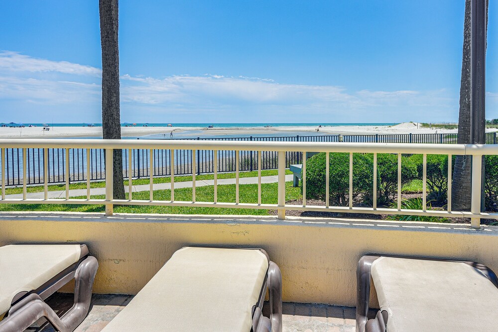 Ocean View & Pool Access: Condo in Myrtle Beach