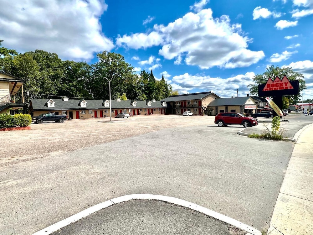 Rocky Mountain Lodge & Suites