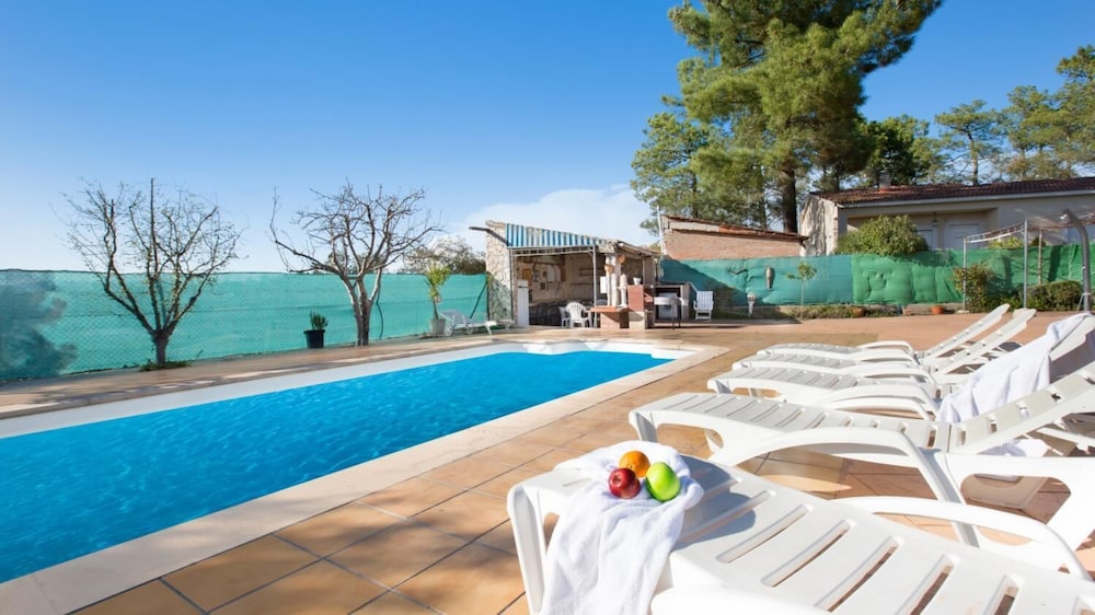 Alonso in Vidreres With 4 Bedrooms and 1 Bathrooms