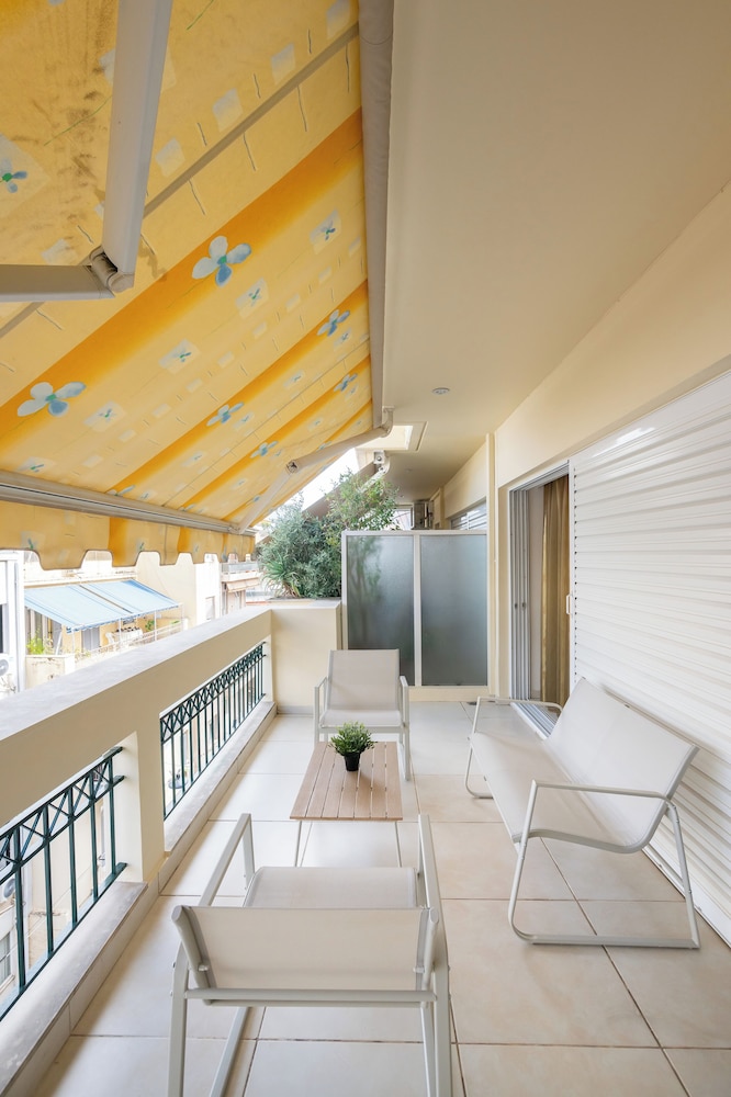 2BR hot tub prvt parking near metro
