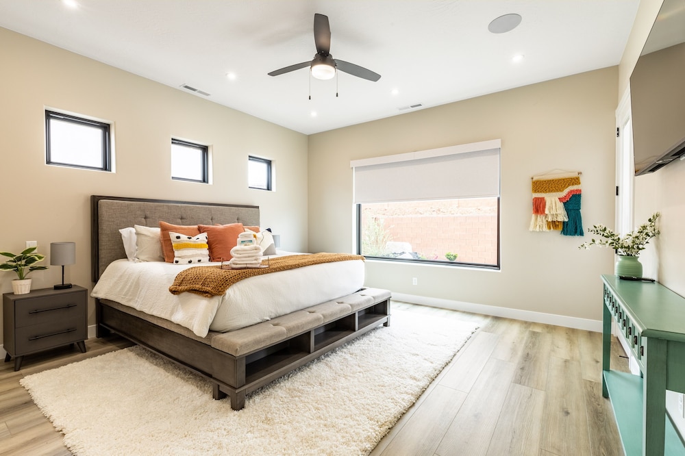 Sunshine Retreat 2 Bedroom Home by RedAwning view 2