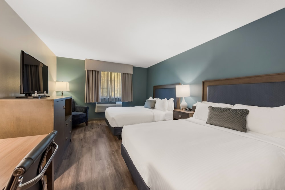 New York City Vacations - SureStay Plus Hotel by Best Western Highland Poughkeepsie - Property Image 24