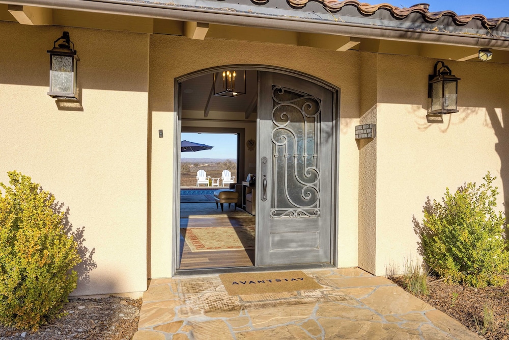 Private Pool, Firepit & Wine Room Near Top Paso Wineries Devi Ranch