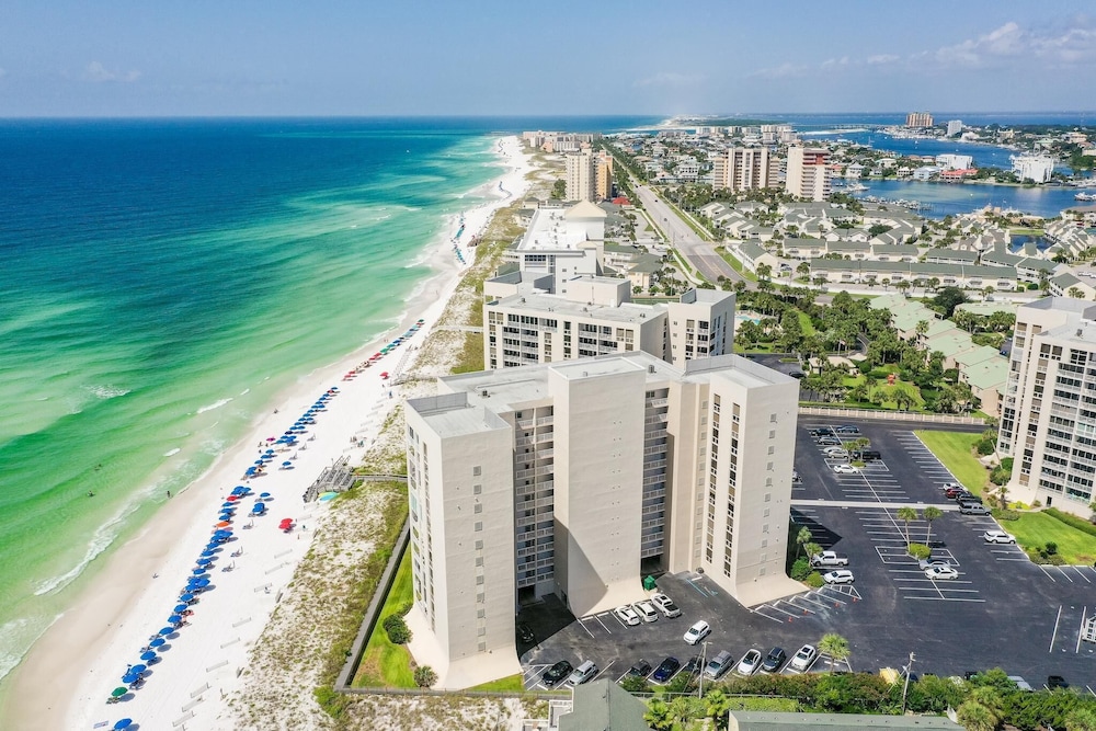 Shoreline Towers 3033