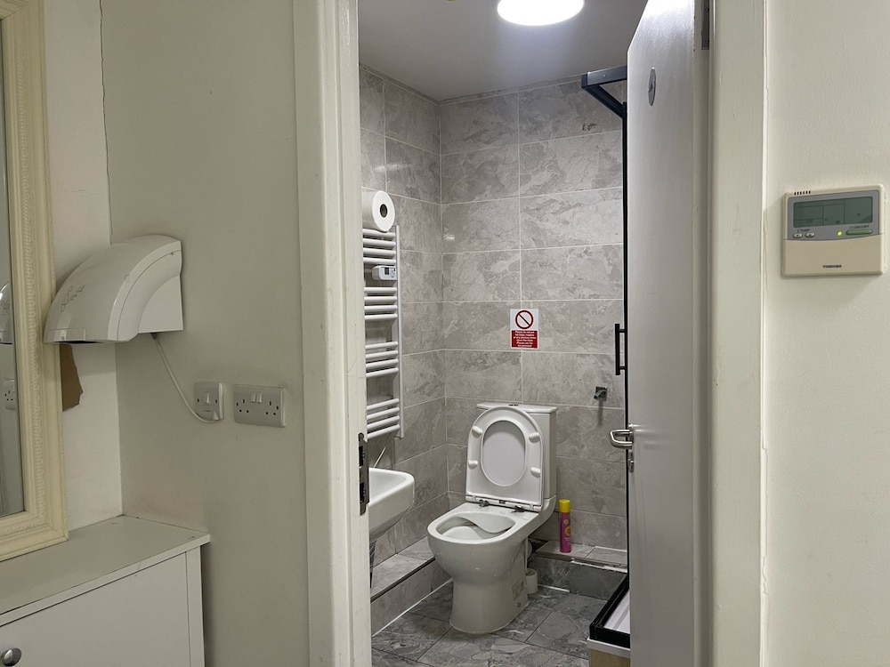 Rahman Hostel - Manchester
