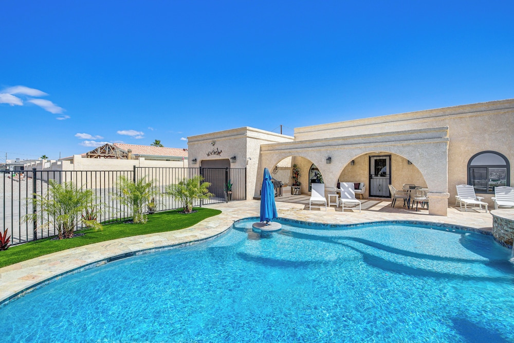 NEW Listing! Gorgeous Poolside Views: Havasu Haven