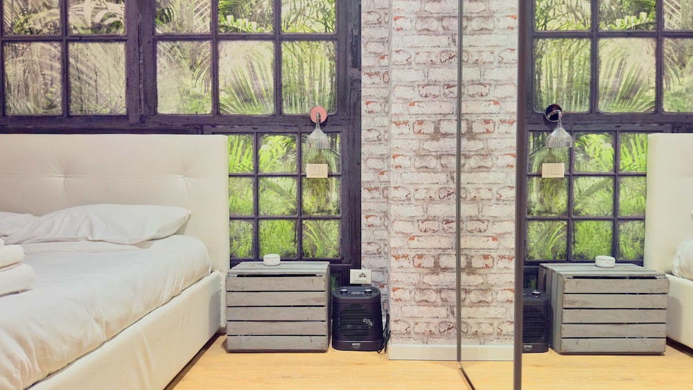 Loft Enrico Modern City pad in Historic Bologna