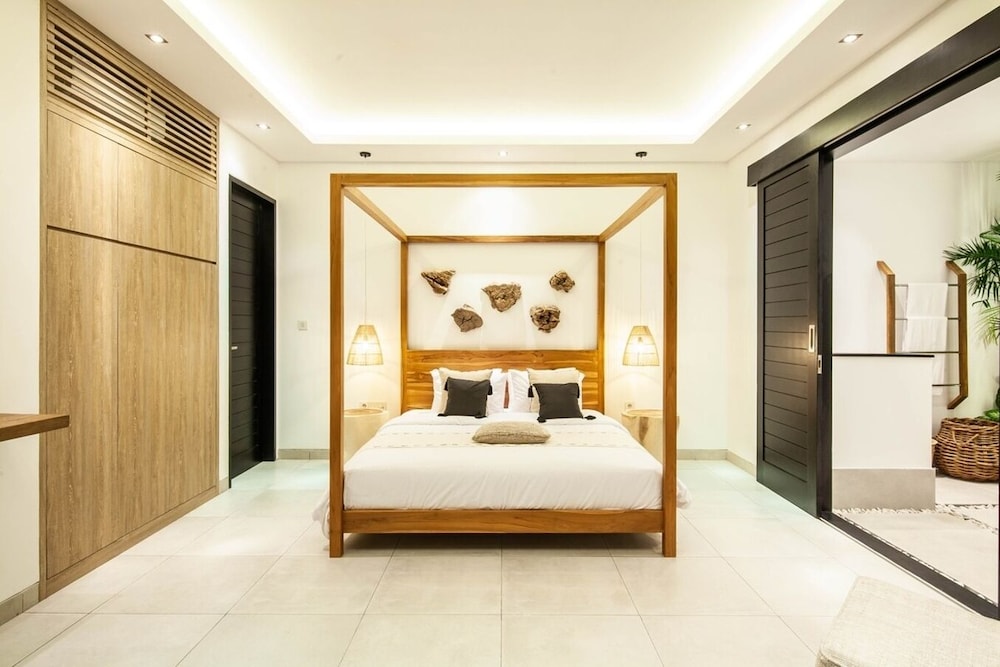 Contemporary 4BR Villa, 400m to Canggu Shore