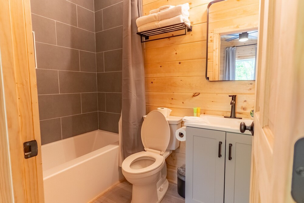 2 Brand New Cabins for Family Retreat