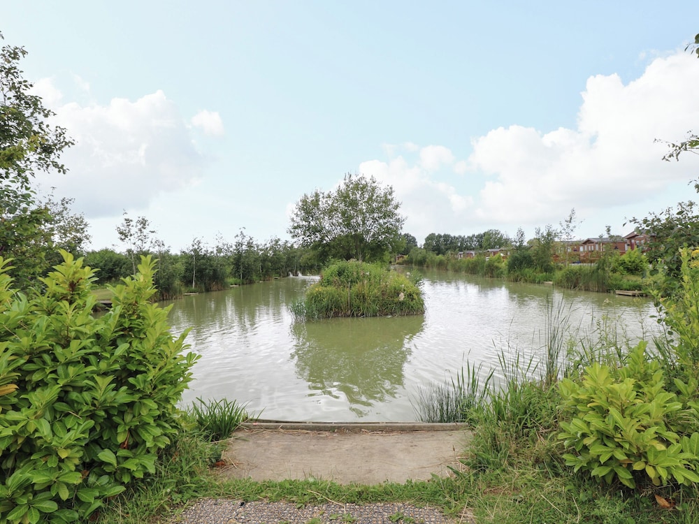 Lodge 26, Fishing Lakes