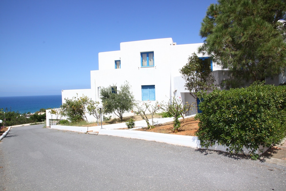 Hotel Sunshine Village Hotel - Image 1