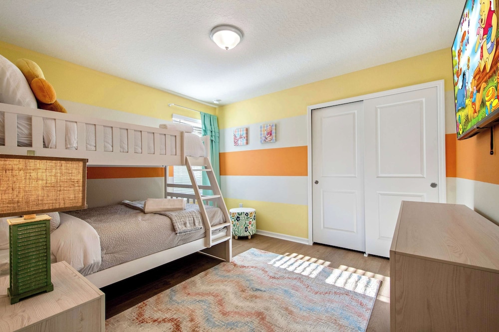 Bright & Spacious 7BR Pool Villa w/ Game Loft New Windsor Cay Resort Near Disney