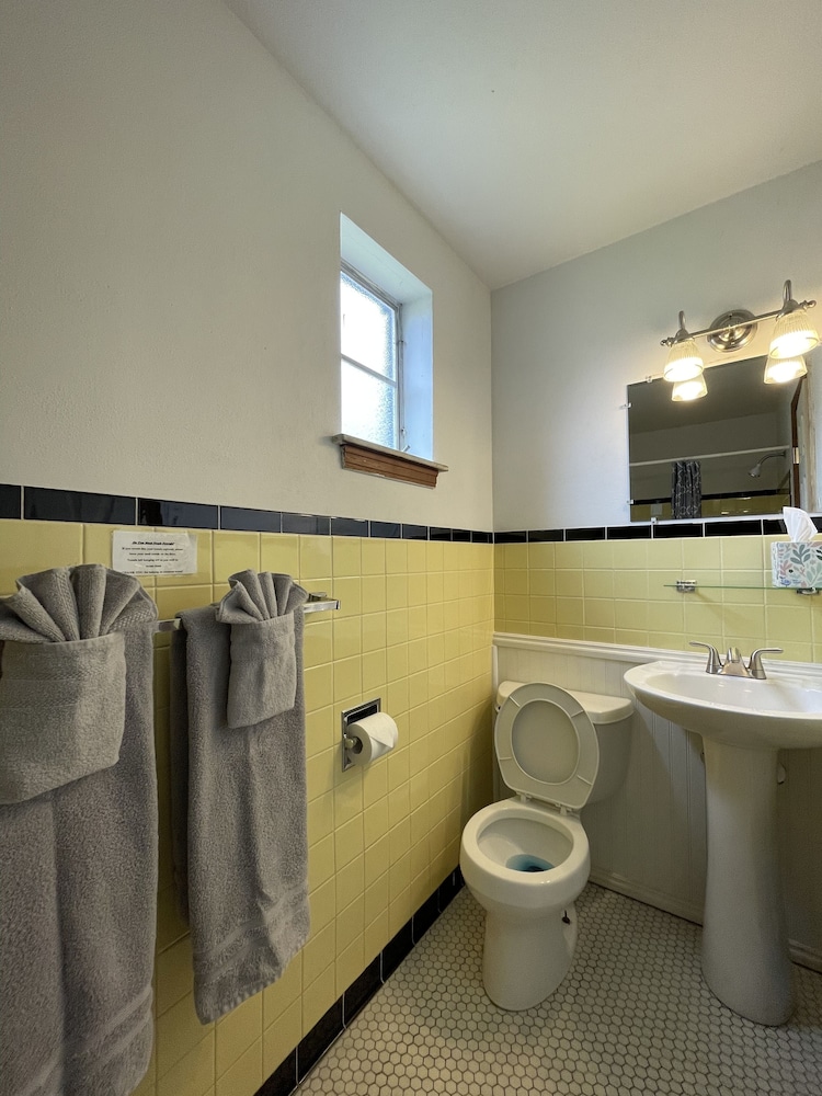 Aldeco Motel - Property Image 1