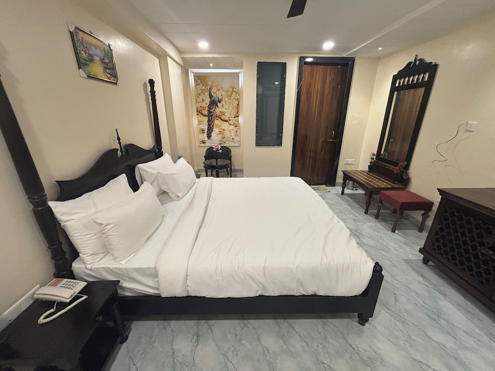 RAJMAHAL HOTEL & RESORT