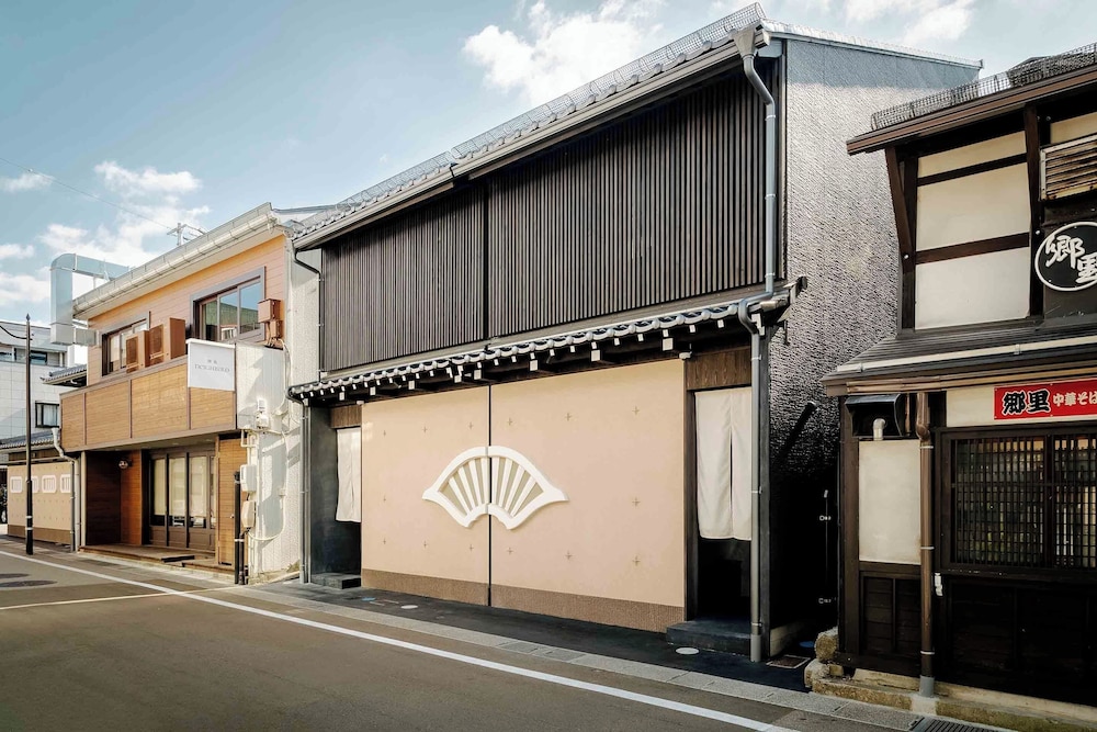 Hanasatomachi Machiya House