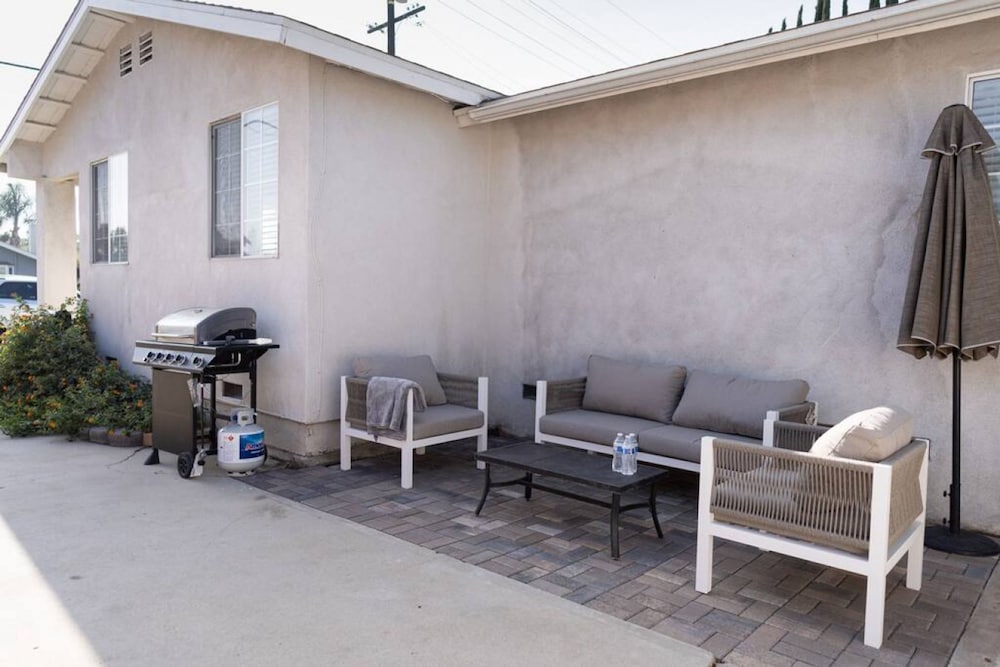 Large 4-bedroom House With AIR Hockey Table Close TO Disneyland IN Orange County p41