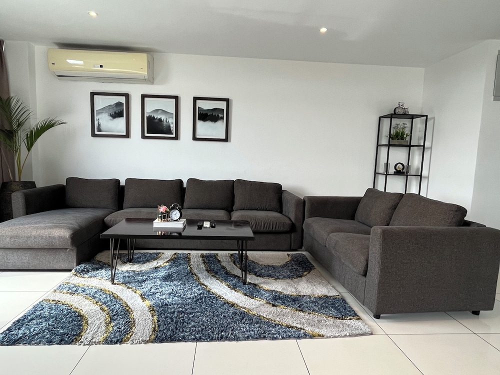 Easy Stay at Embassy Gardens Apartment