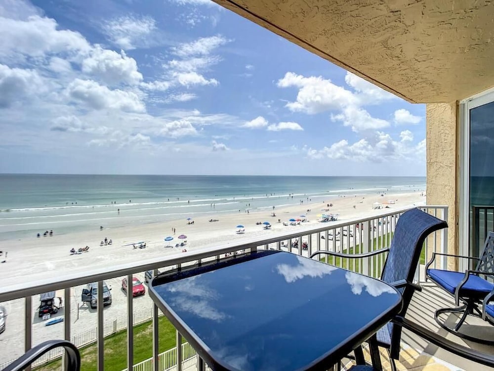 Oceania Beach Club