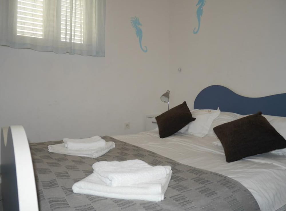 Dugi Rat Seaside Apartments