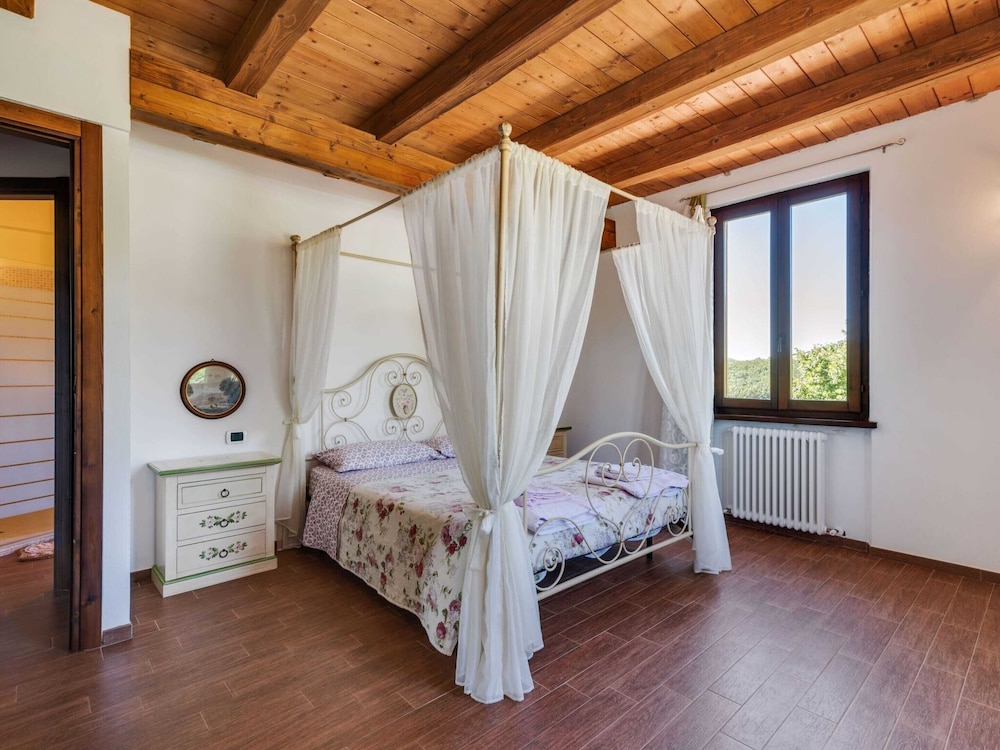 Villa in Piandimeleto With Pool & Sauna view 2
