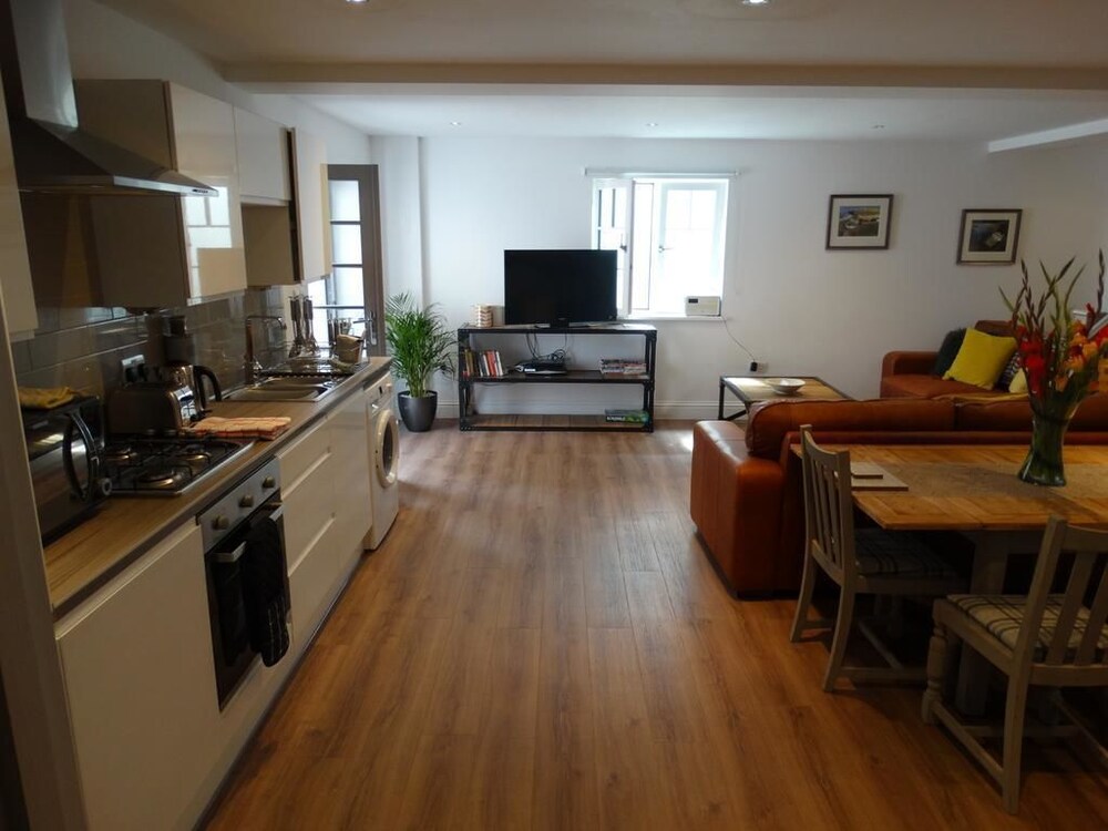 Spacious Apartment in Winchester view 4
