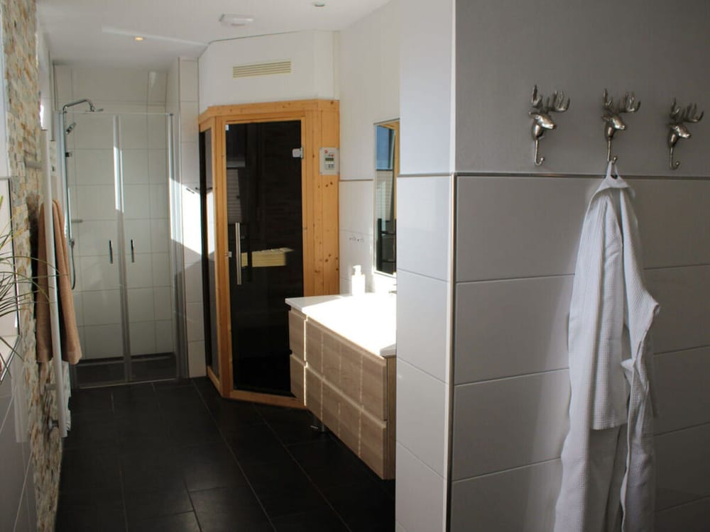 Haus Seeblick Modern Retreat