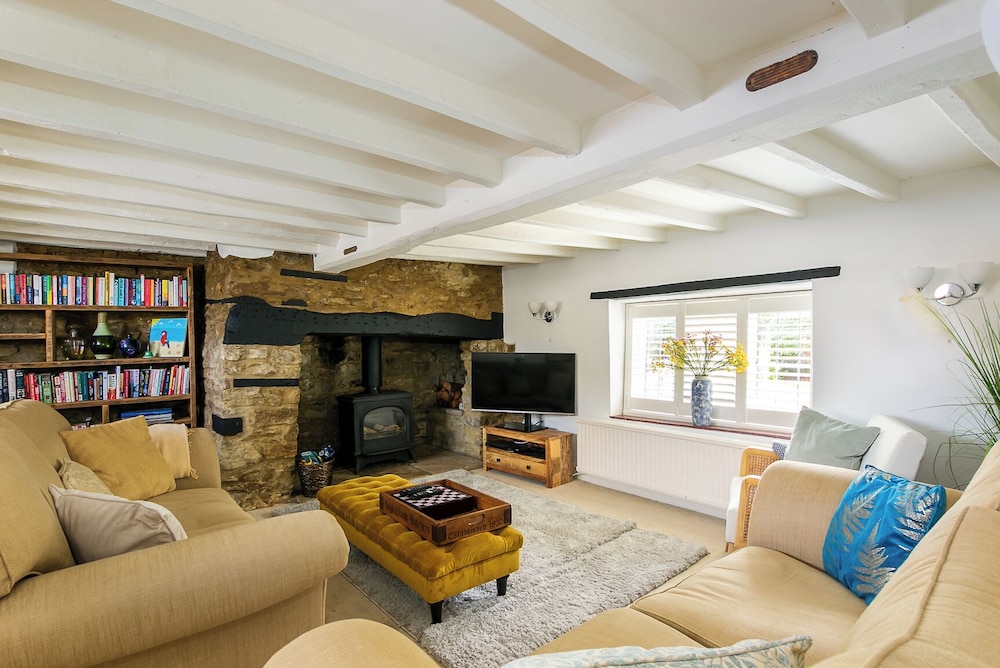 Lovely 5BD Home with Cinema & Games Room