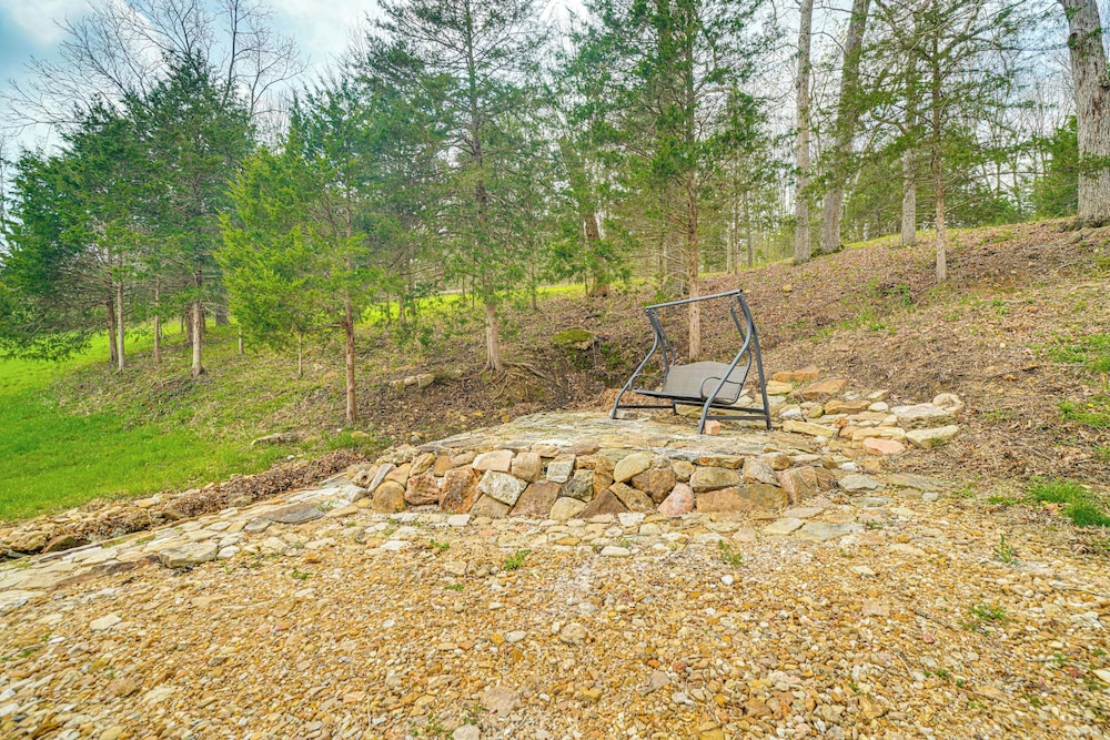 'the Lodge at Crider Creek' Getaway on 140 Acres!
