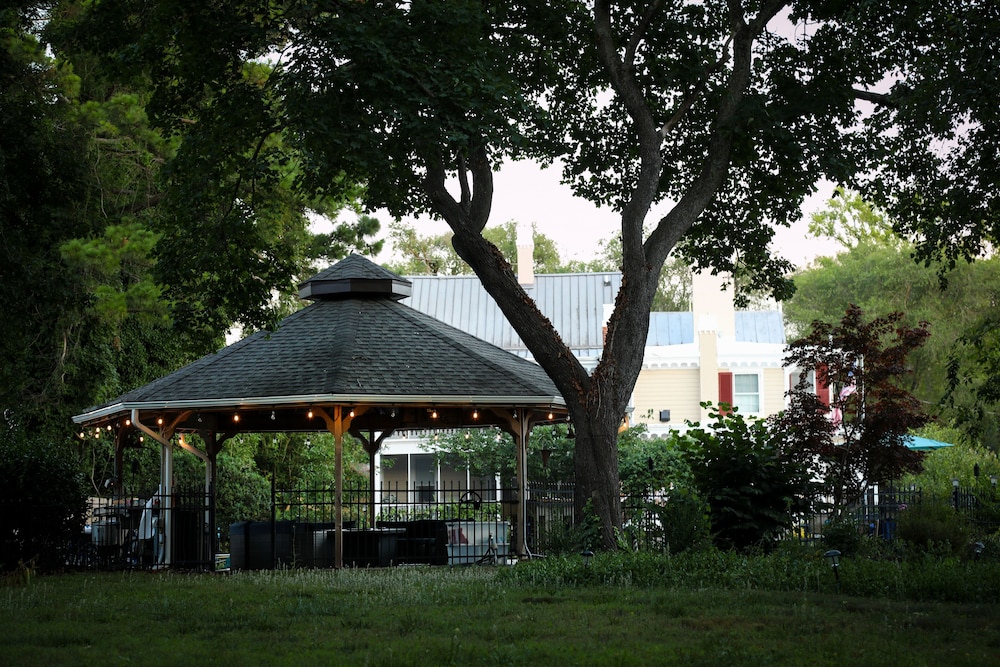 Cypress River Inn & Spa