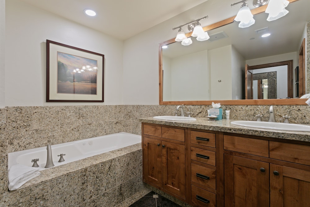 106 - Three Bedroom Shooting Star 3 Condo