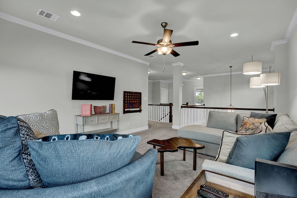 Stunning Luxury Home on Lake Lbj! - Property Image 40