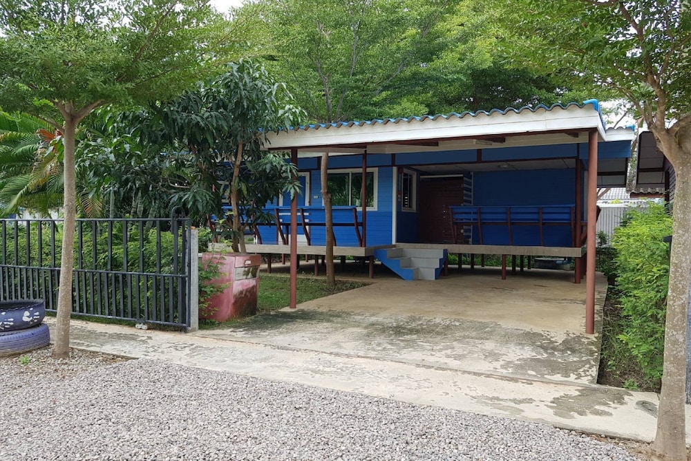 OYO 75352 Hotel Family House And Resort Phetchaburi view 2