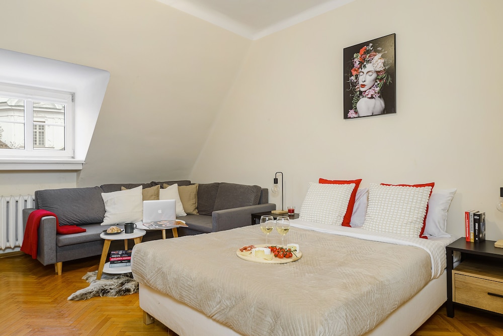 Stylish apartment near Park Fontan view 5