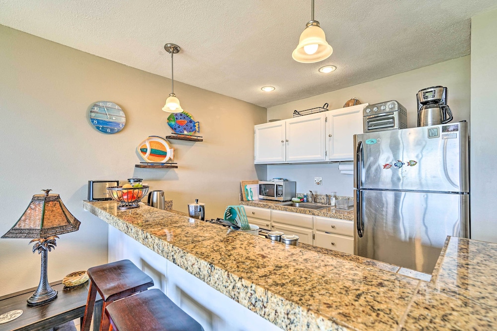 Molokai Shores Resort Condo w/ Pool & Views!