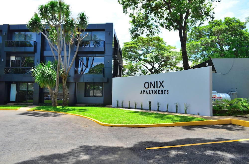 Hotel Onix Apartments - Image 1