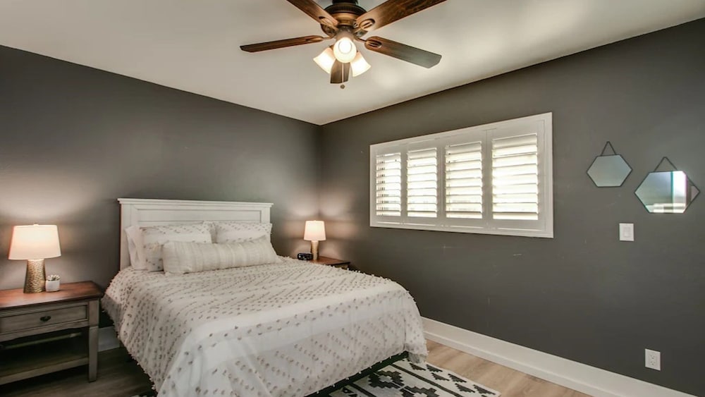 Relaxing 4 Bdrm Retreat in the Heart of Scottsdale