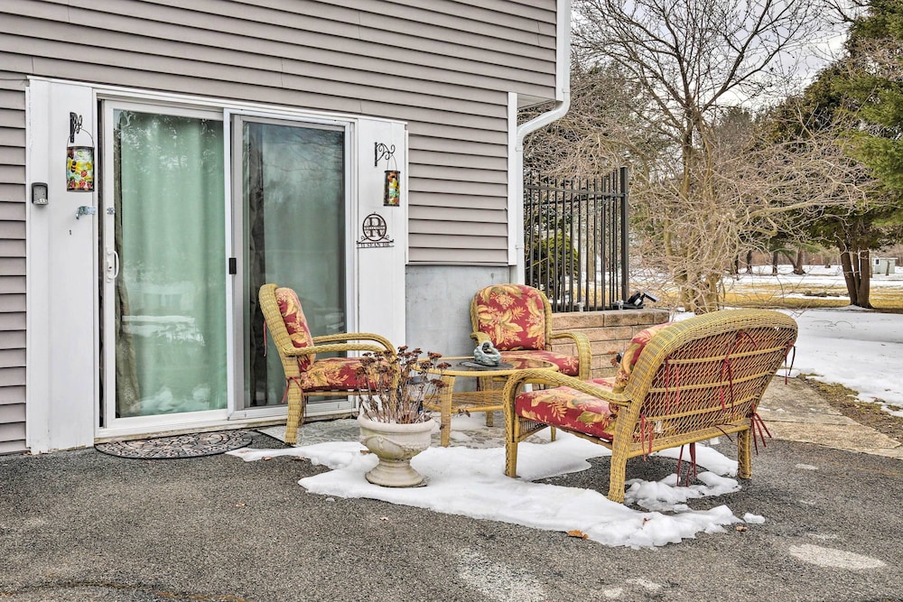 Pet-friendly Hopewell Junction Apt w/ Grill!