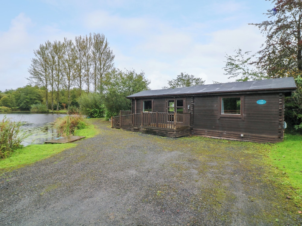 Lakeside Lodge