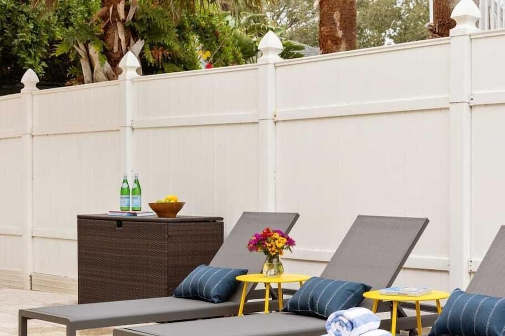 Sleeps 18! Pool, Hottub, Game Room, Blocks to Beach Vilano Villa by Avantstay