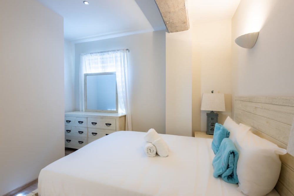 Grand Urban Elegance - City Center Luxury