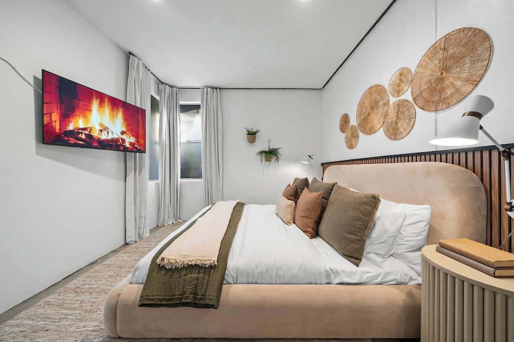 Gaslamp Row House - Sleeps 8 Private Garage AC