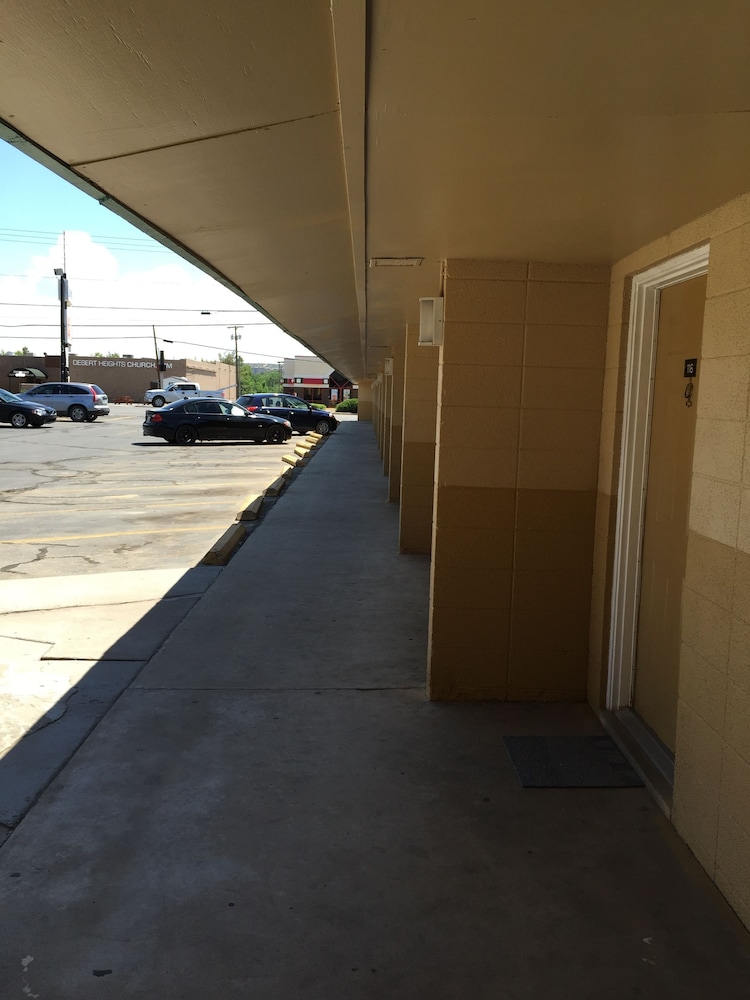 Encore Motel